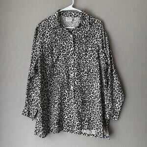 1010 Design sz M 100%‎ silk  black white cheetah print button down blouse